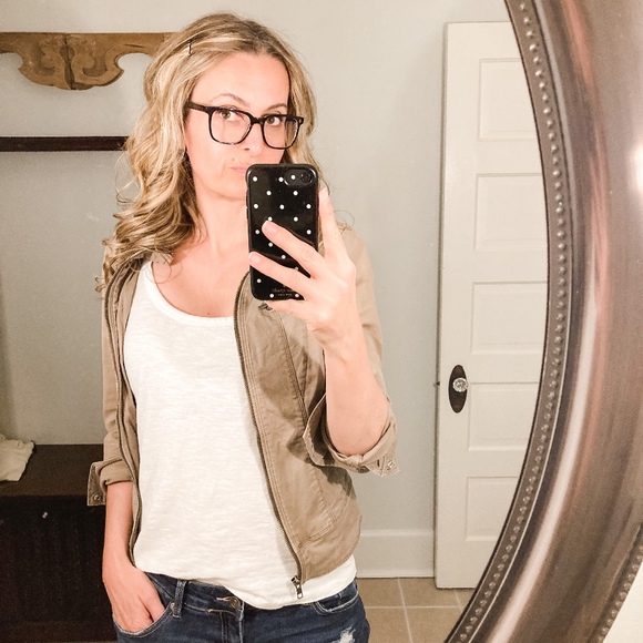 Meet your Posher, Amy - Picture 1 of 1